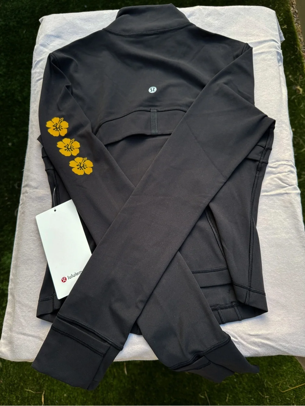 Lululemon Women's Black Define Jacket  hibiscus Hawai’i Exclusive NWT size 4